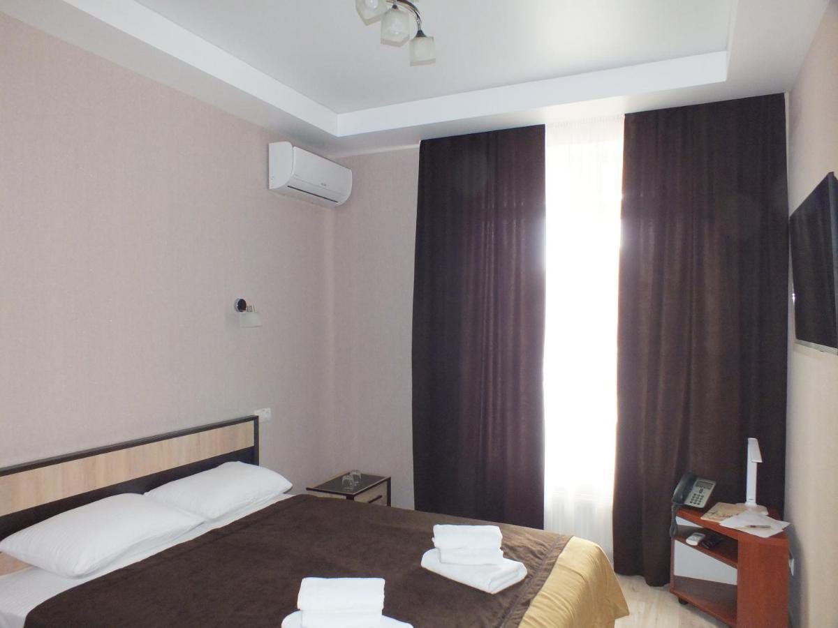 Vorontsovskiy Hotel Melitopolʼ Exterior foto